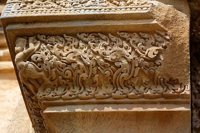 Prasat Sikhoraphum-MAR15-030